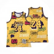 Camiseta Los Angeles Lakers Kobe Bryant #24 Slap Sticker Mitchell & Ness 1996-97 Amarillo